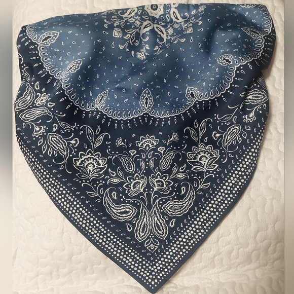 LOFT Blue Bandana Print Top - Picture 4 of 5